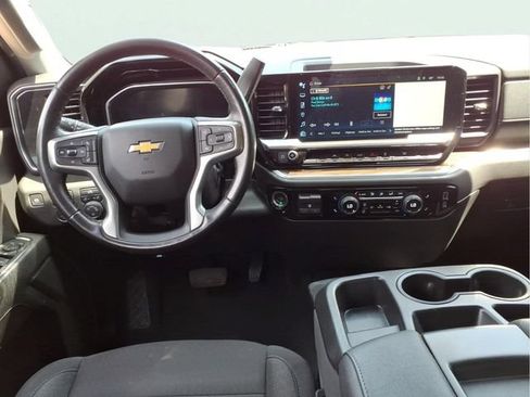 Used 2022 Chevrolet Silverado 1500 LT w/ Protection Package AWD/4WD image 9