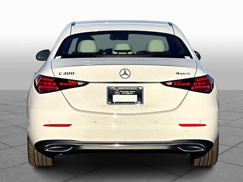 Used 2025 Mercedes-Benz C 300 4MATIC Sedan image 4