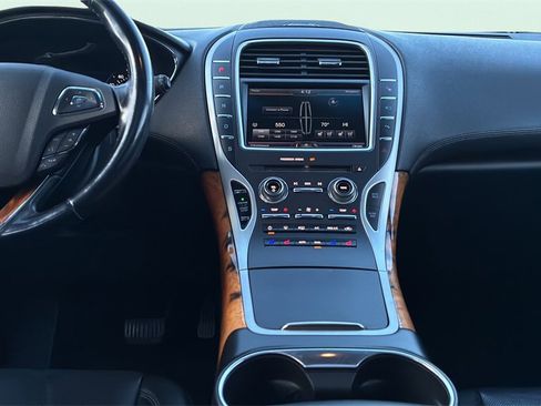 Used 2016 Lincoln MKX Reserve w/ Technology Package image 19