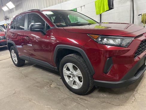 Used 2021 Toyota RAV4 LE image 3
