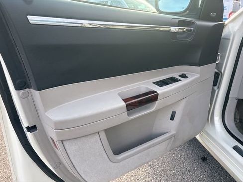 Used 2007 Chrysler 300 C w/ Protection Group II image 20