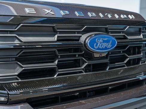 New 2026 Ford Expedition Active image 17