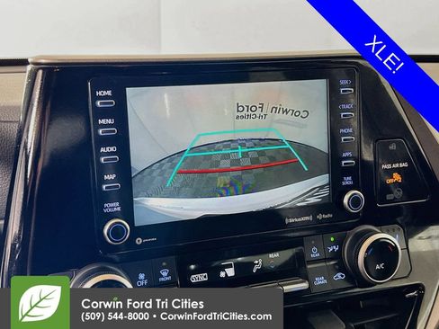 Used 2022 Toyota Highlander XLE AWD/4WD image 21