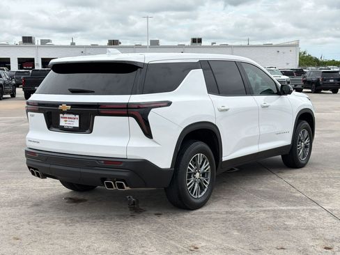 Used 2024 Chevrolet Traverse LS FWD image 9