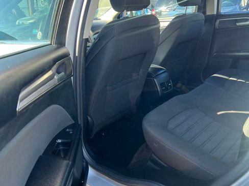 Used 2017 Ford Fusion SE w/ Fusion SE Technology Package image 21