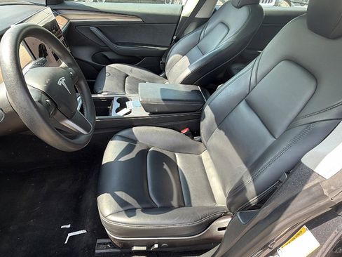 Used 2023 Tesla Model 3 Standard Range image 16