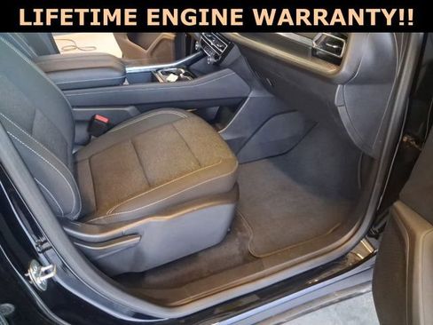 Used 2025 Chevrolet Traverse LT image 32