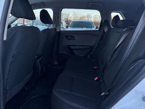 Used 2023 Nissan Rogue S image 15