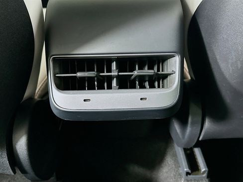 Used 2024 Tesla Model Y Performance image 26