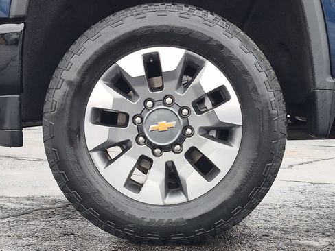 Used 2022 Chevrolet Silverado 2500 Custom w/ Custom Convenience Package image 7