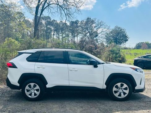 Used 2020 Toyota RAV4 LE image 7