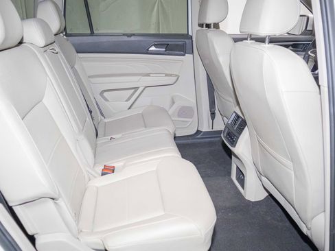 Used 2023 Volkswagen Atlas SE w/ Panoramic Sunroof Package image 16