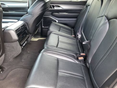 Used 2025 Jeep Wagoneer 4WD image 30