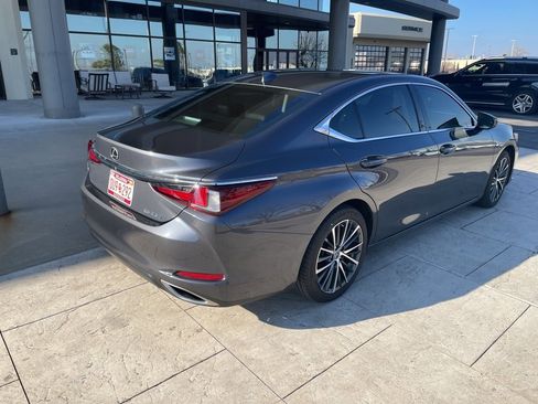 Used 2023 Lexus ES 350 w/ Premium Package image 3