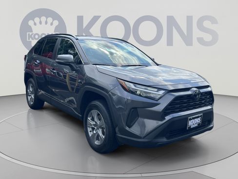 Used 2025 Toyota RAV4 XLE AWD/4WD image 5