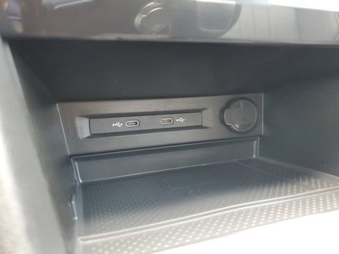 Certified 2023 Volkswagen Tiguan SE FWD image 33