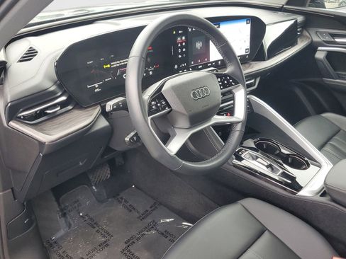 Used 2025 Audi Q5 Premium w/ Convenience Package image 18