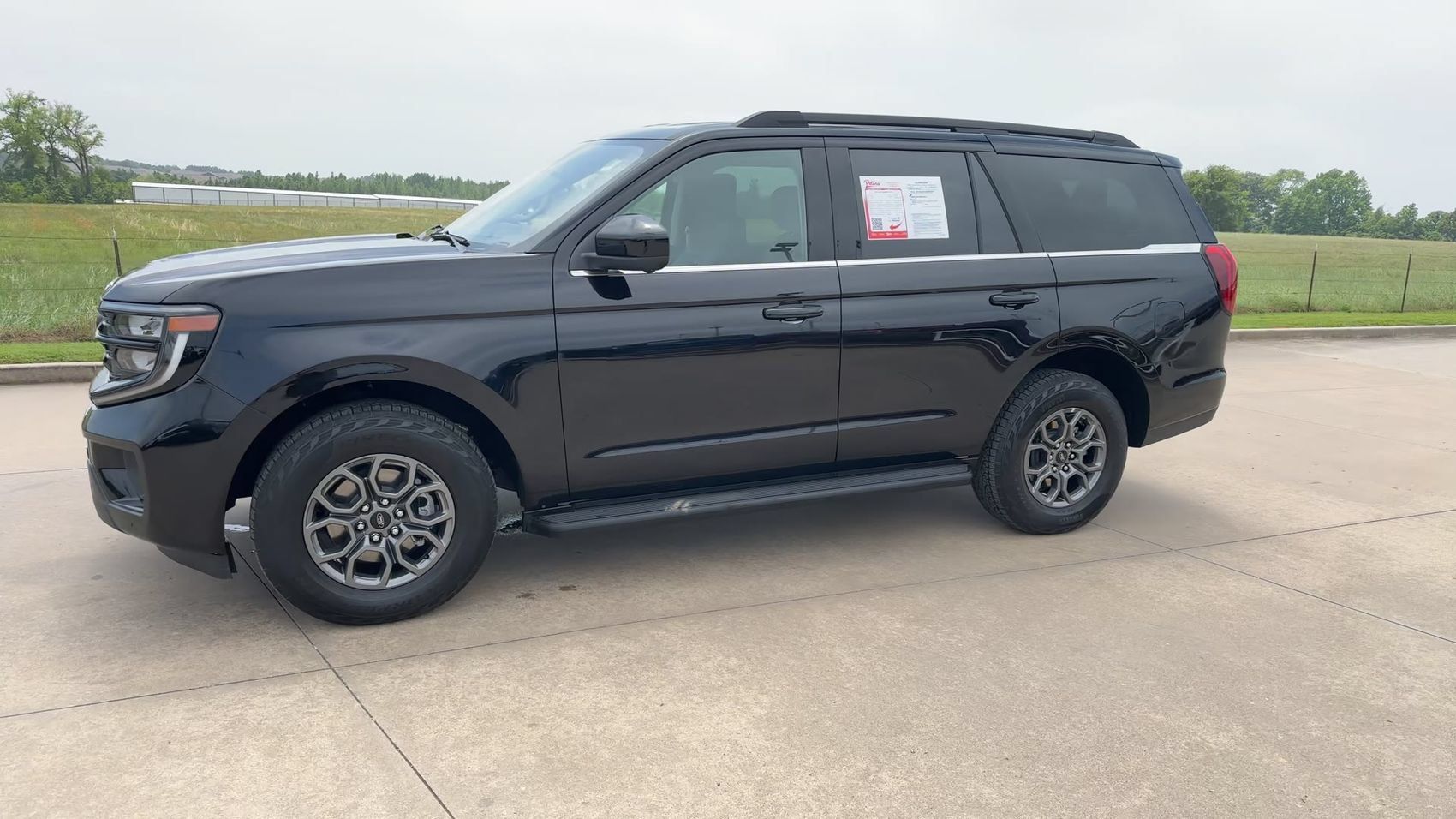 Used 2025 Ford Expedition Active AWD/4WD image 5