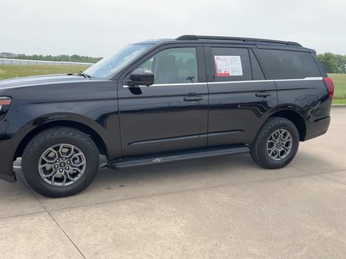 Used 2025 Ford Expedition Active AWD/4WD image 5