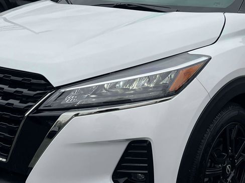 Used 2023 Nissan Kicks SR w/ Exterior Package image 7