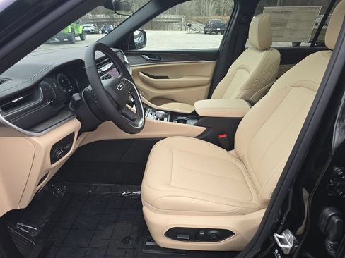 New 2025 Jeep Grand Cherokee Limited AWD/4WD image 4