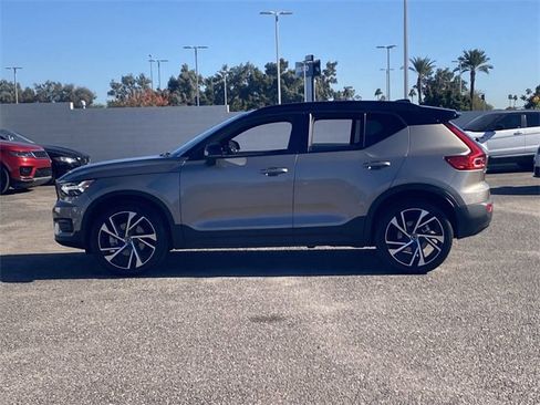Used 2022 Volvo XC40 T5 R-Design w/ Advanced Package image 10