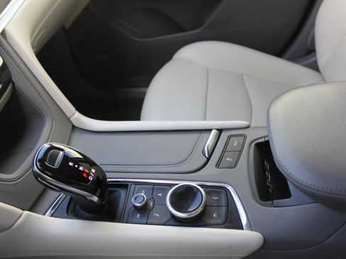 Used 2020 Cadillac XT5 Premium Luxury image 43