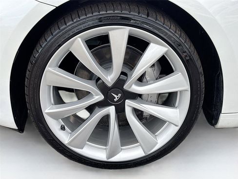 Used 2023 Tesla Model 3 Standard Range image 33