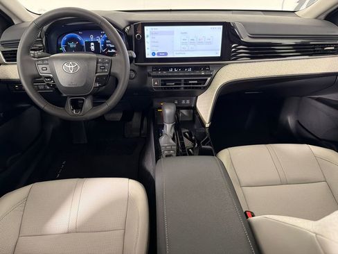 Used 2025 Toyota Camry XLE FWD image 23
