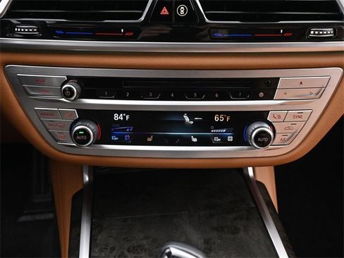 Used 2020 BMW 750i xDrive 750i xDrive w/ M Sport Package image 45