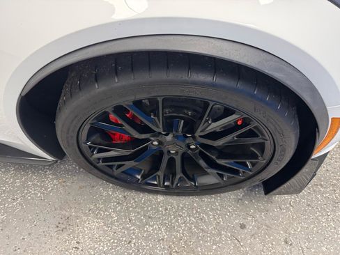 Used 2017 Chevrolet Corvette Z06 w/ Z07 Performance Package RWD image 24