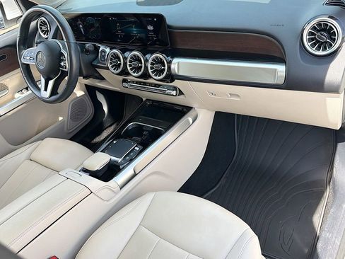 Used 2022 Mercedes-Benz GLB 250 4MATIC image 31