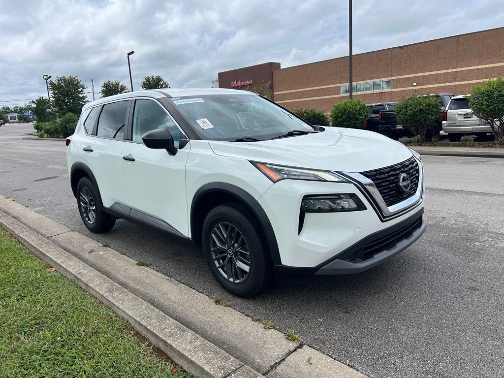 Used 2022 Nissan Rogue S FWD image 2