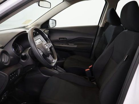 New 2025 Nissan Kicks Play S image 9