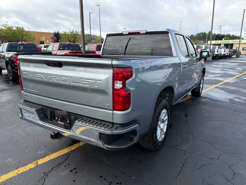 Used 2023 Chevrolet Silverado 1500 LT AWD/4WD image 5