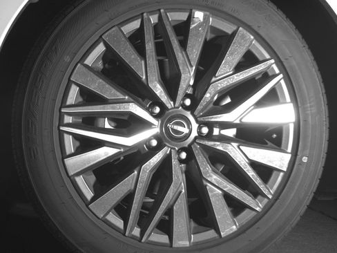 Used 2025 Nissan Altima 2.5 SV image 12