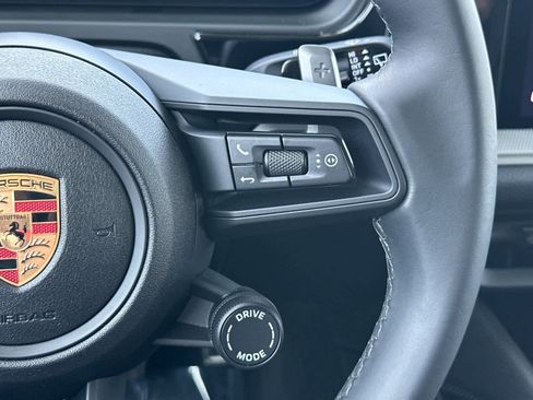 Certified 2025 Porsche Cayenne AWD/4WD image 29