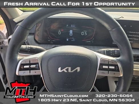 Used 2024 Kia Telluride EX w/ EX Captain's Chair Package AWD/4WD image 13
