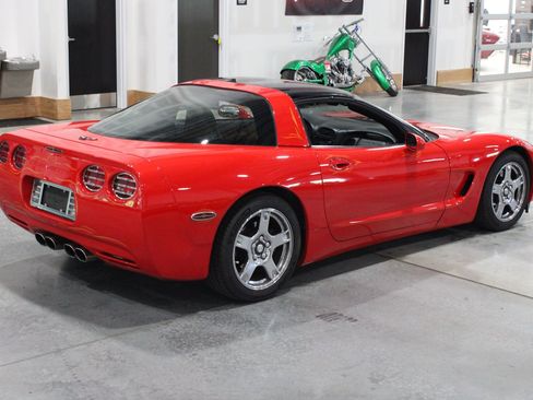 Used 1999 Chevrolet Corvette Coupe w/ Memory Pkg RWD image 40