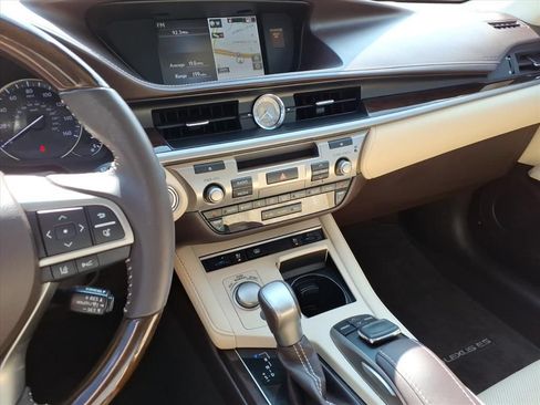 Used 2016 Lexus ES 350 w/ Luxury Package w/Wood Trim FWD image 29