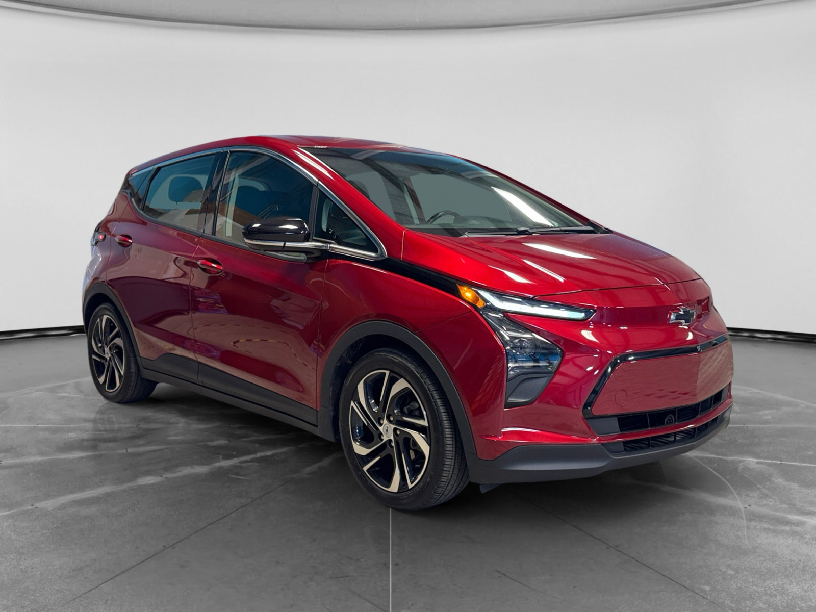 Used 2023 Chevrolet Bolt LT w/ Infotainment Package FWD image 4