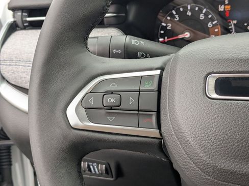 Used 2025 Jeep Compass Latitude image 18