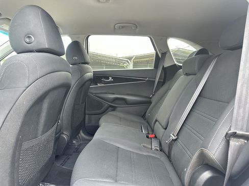 Used 2020 Kia Sorento LX w/ LX I4 Convenience Package FWD image 23
