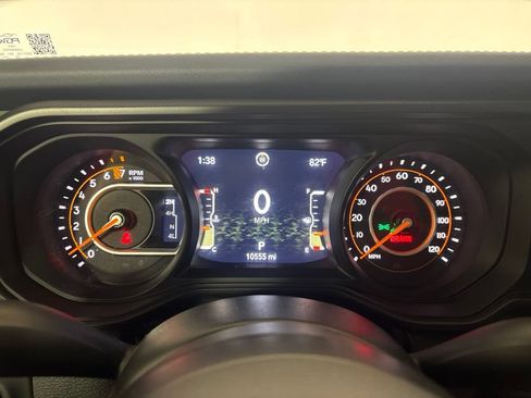 Used 2024 Jeep Gladiator Mojave w/ Convenience Group AWD/4WD image 12