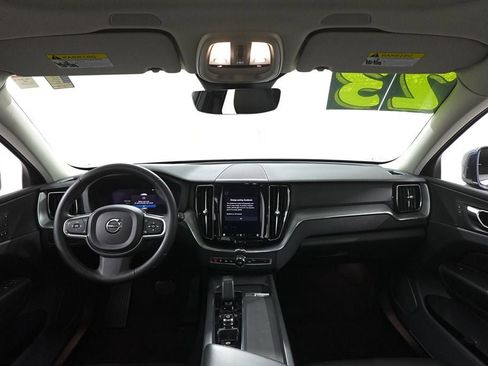 Used 2023 Volvo XC60 B5 Core image 6