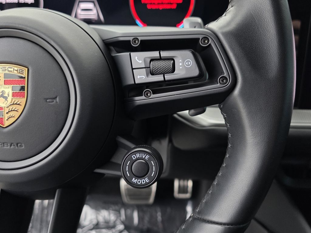 Certified 2025 Porsche Cayenne E-Hybrid AWD/4WD image 26