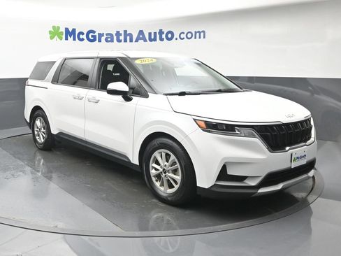 Used 2024 Kia Carnival LX FWD image 2