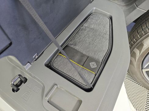 Used 2022 Rivian R1T Adventure image 32