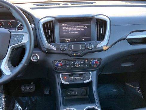 Used 2024 GMC Terrain SLT image 6