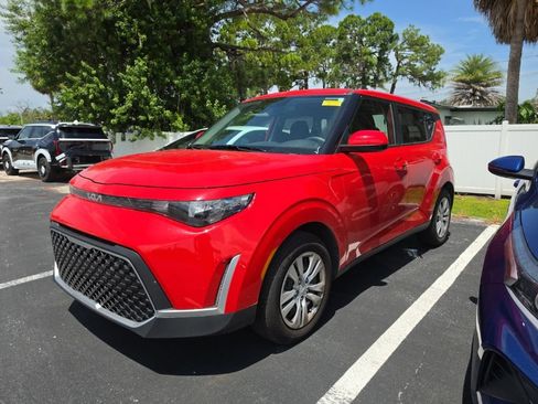 Used 2025 Kia Soul LX FWD image 6